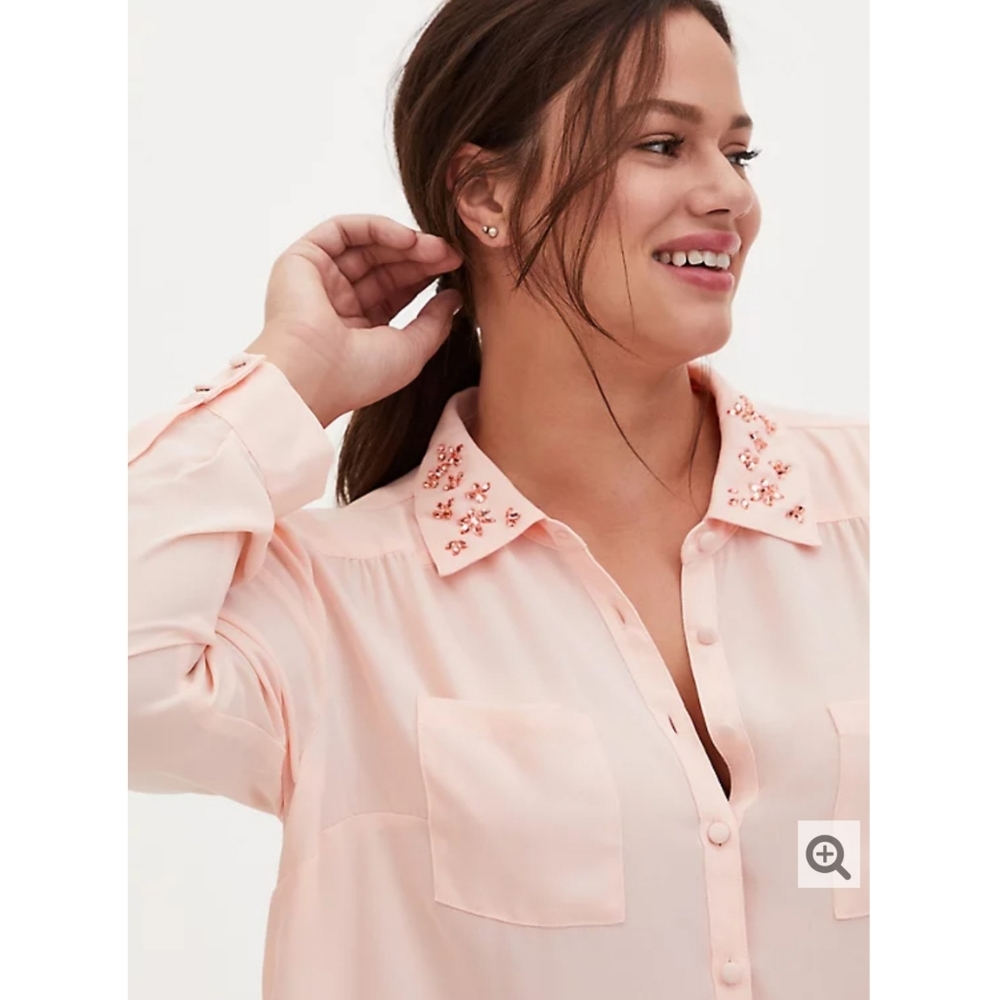 Light pink embellished collar